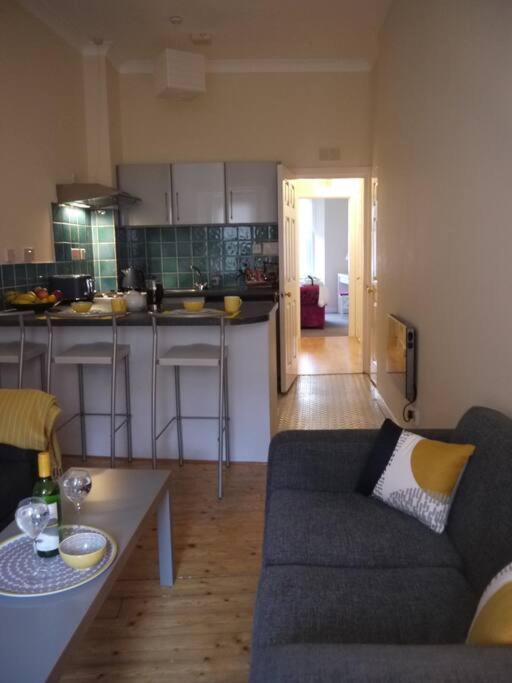 Fabulous Location, One Bedroom West End Flat, Just Off Byres Rd, Close To Sec & Hydro Glasgow Buitenkant foto